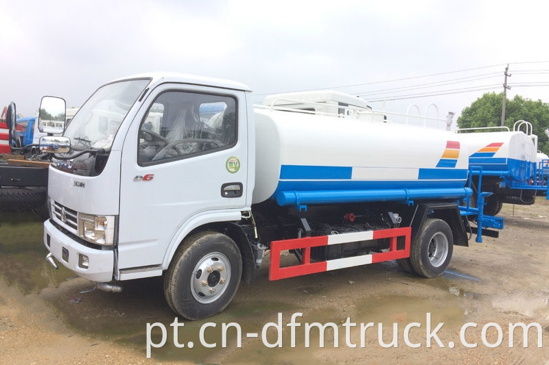 Dongfeng Dollicar D6 115hp 4x2 Sprinkler Truck